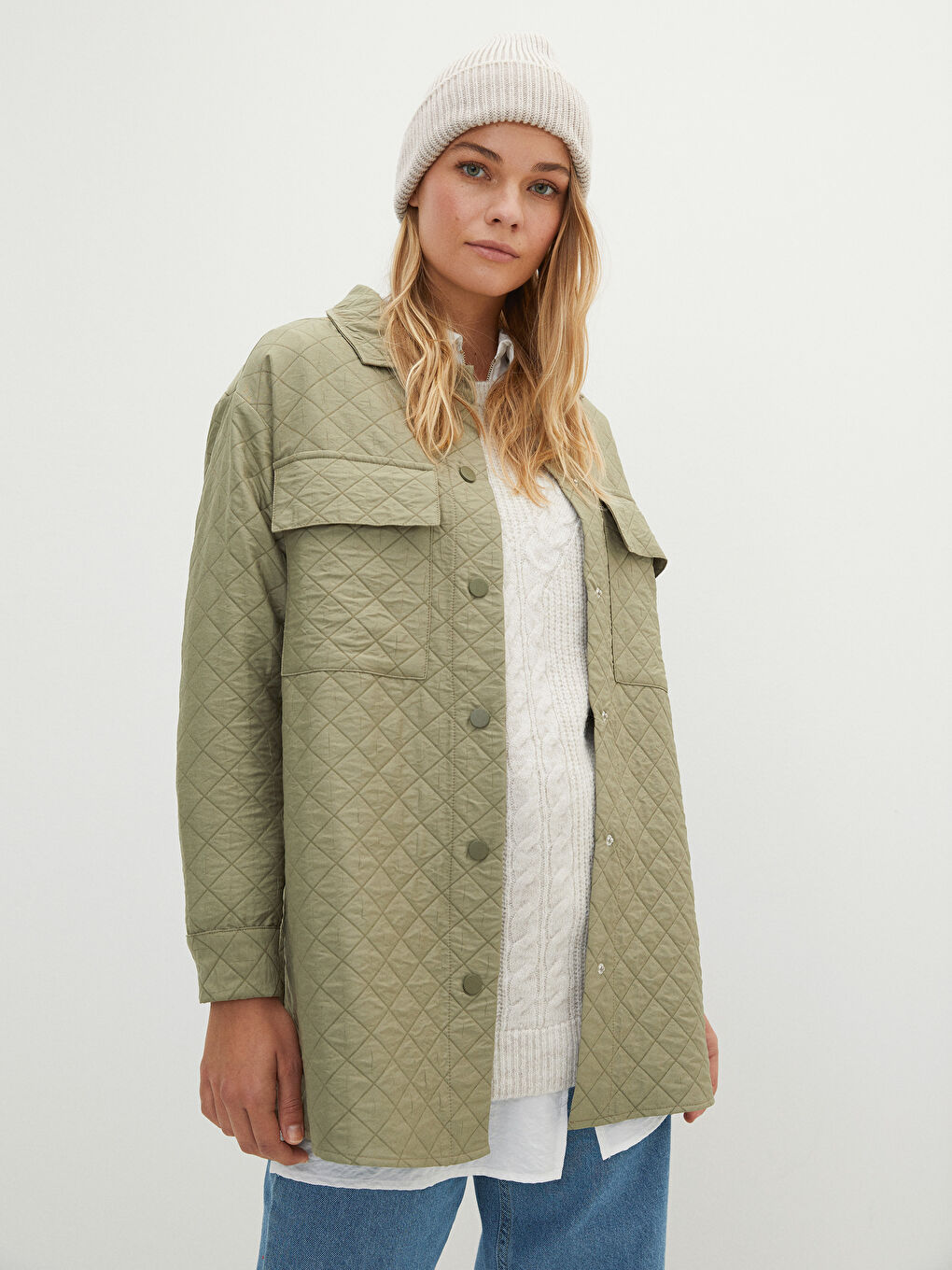 Haki Önden Çıt Çıt Kapamalı Kapitone Desenli Uzun Kollu Kadın Mont-1