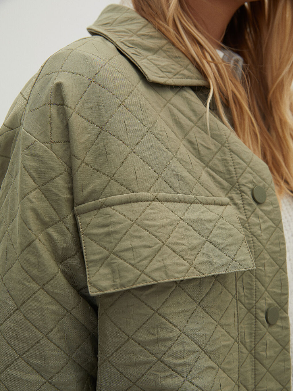 Haki Önden Çıt Çıt Kapamalı Kapitone Desenli Uzun Kollu Kadın Mont-2