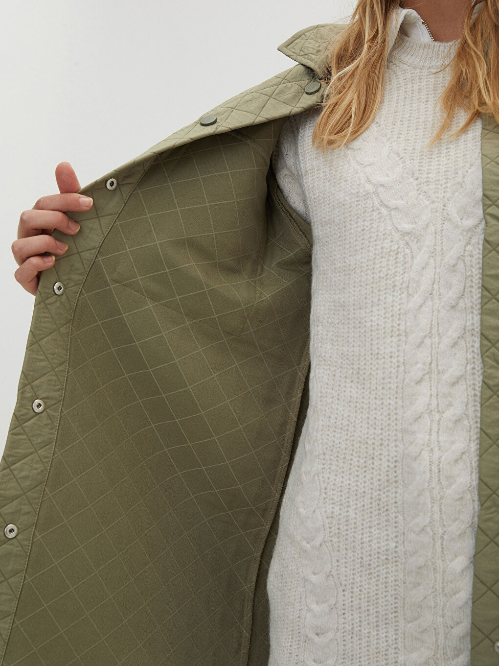 Haki Önden Çıt Çıt Kapamalı Kapitone Desenli Uzun Kollu Kadın Mont-3