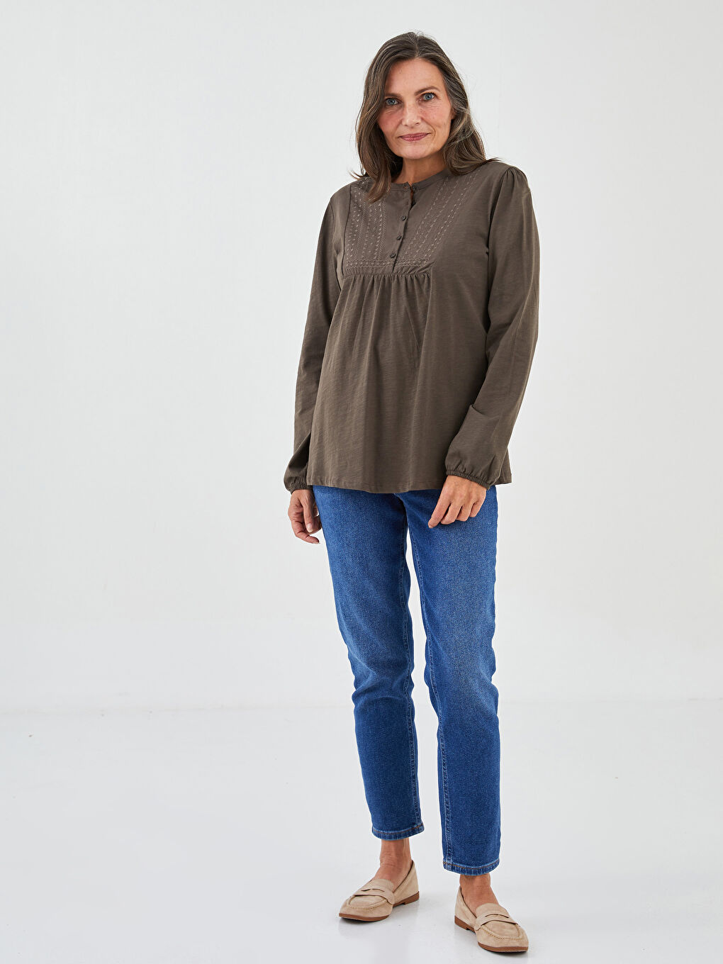 بلوزة قطن كم طويل مطرزة بياقة دائرية للسيدات-2