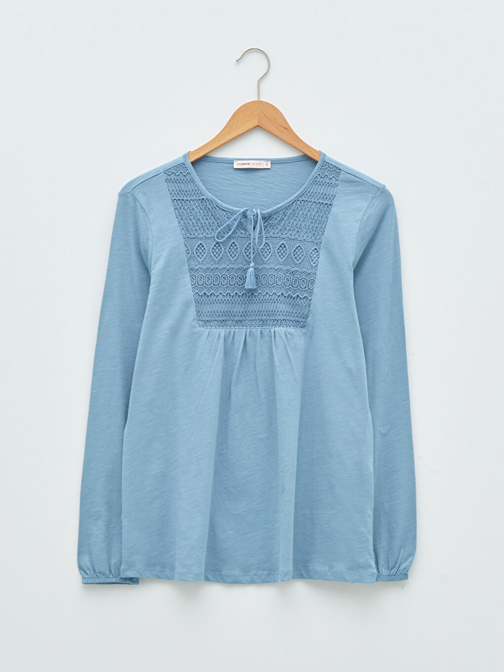 بلوزة قطنية للسيدات بأكمام طويلة مع ياقة مربوطة ومطرزة-5