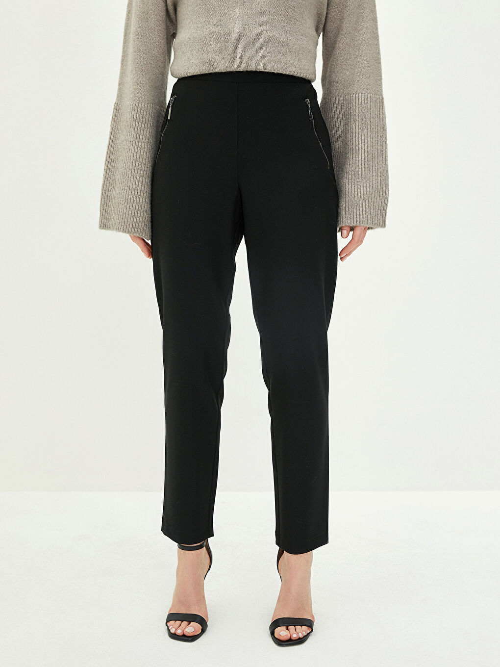 Siyah Beli Lastikli Düz Cep Detaylı Kadın Pantolon-3