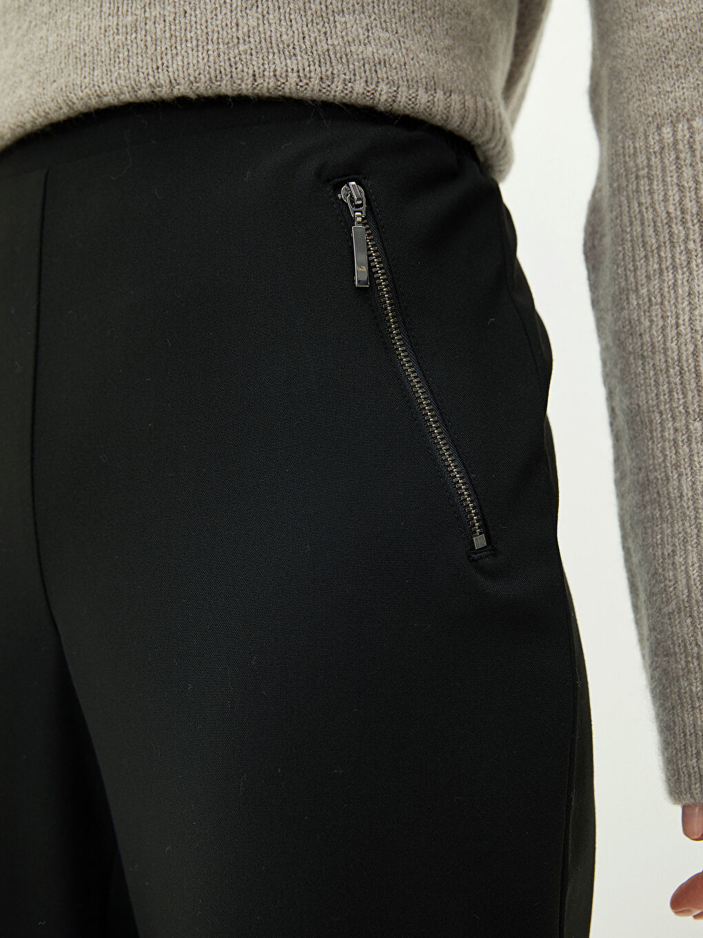 Siyah Beli Lastikli Düz Cep Detaylı Kadın Pantolon-5