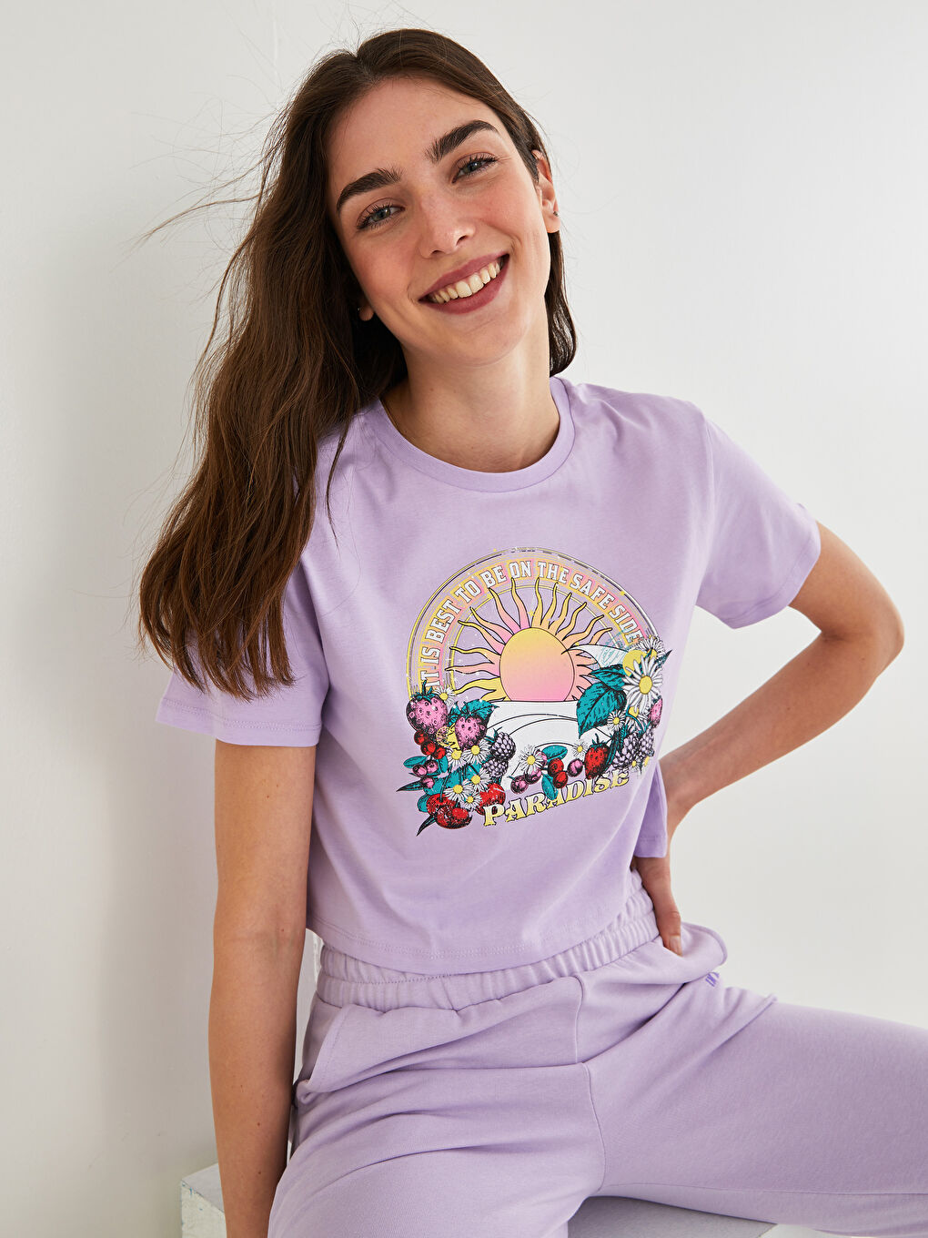 Lila Bisiklet Yaka Baskılı Kısa Kollu Pamuklu Crop Kadın Tişört-1