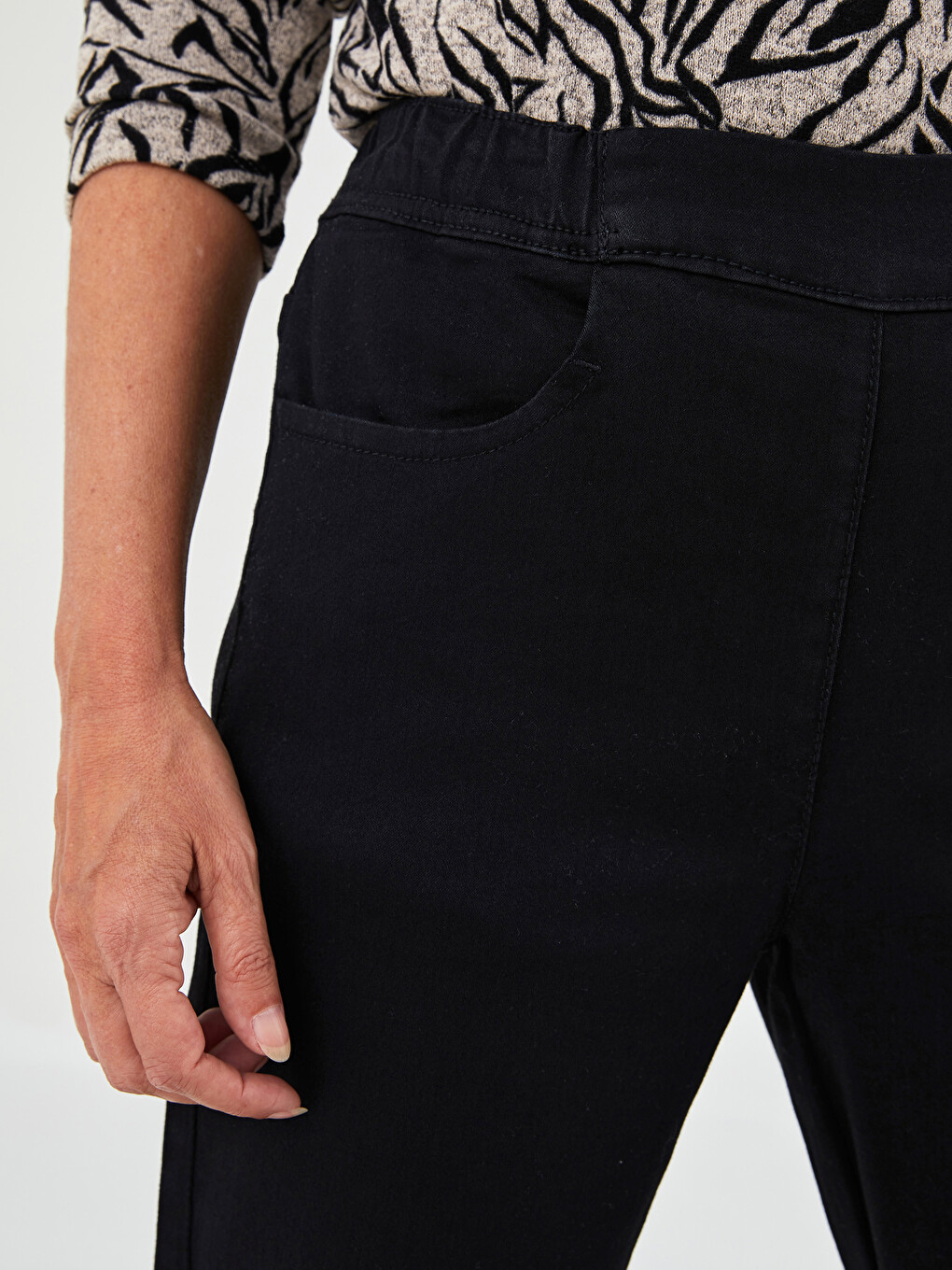 Elastic Waist Comfortable Fit Straight Pocket Detailed Women's Jean Trousers-2