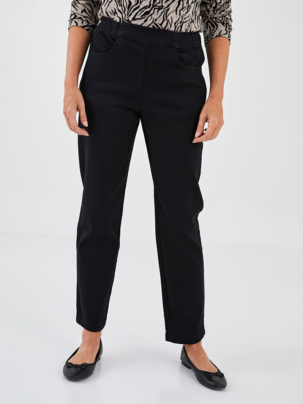 Elastic Waist Comfortable Fit Straight Pocket Detailed Women's Jean Trousers-3