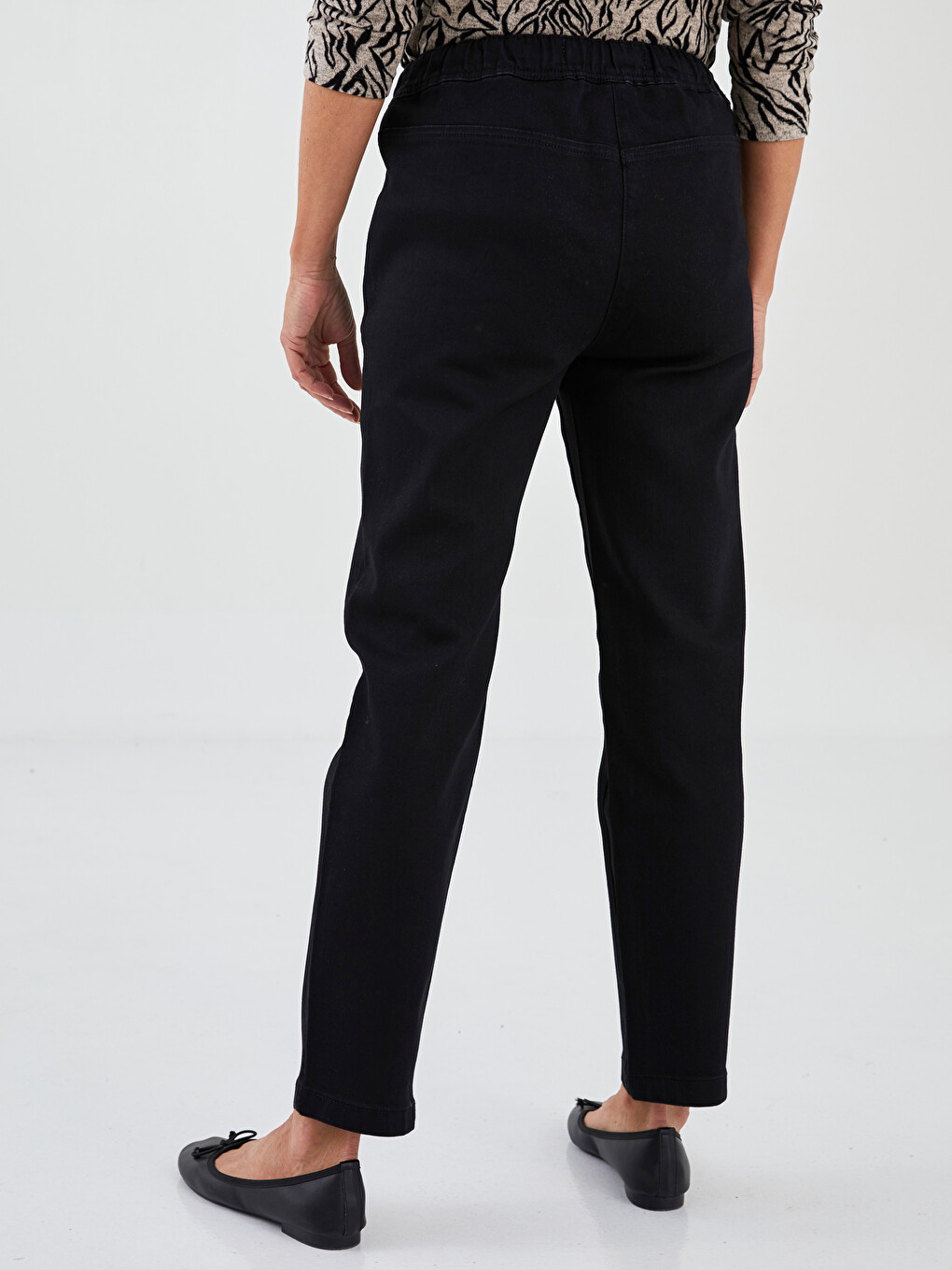 Elastic Waist Comfortable Fit Straight Pocket Detailed Women's Jean Trousers-4