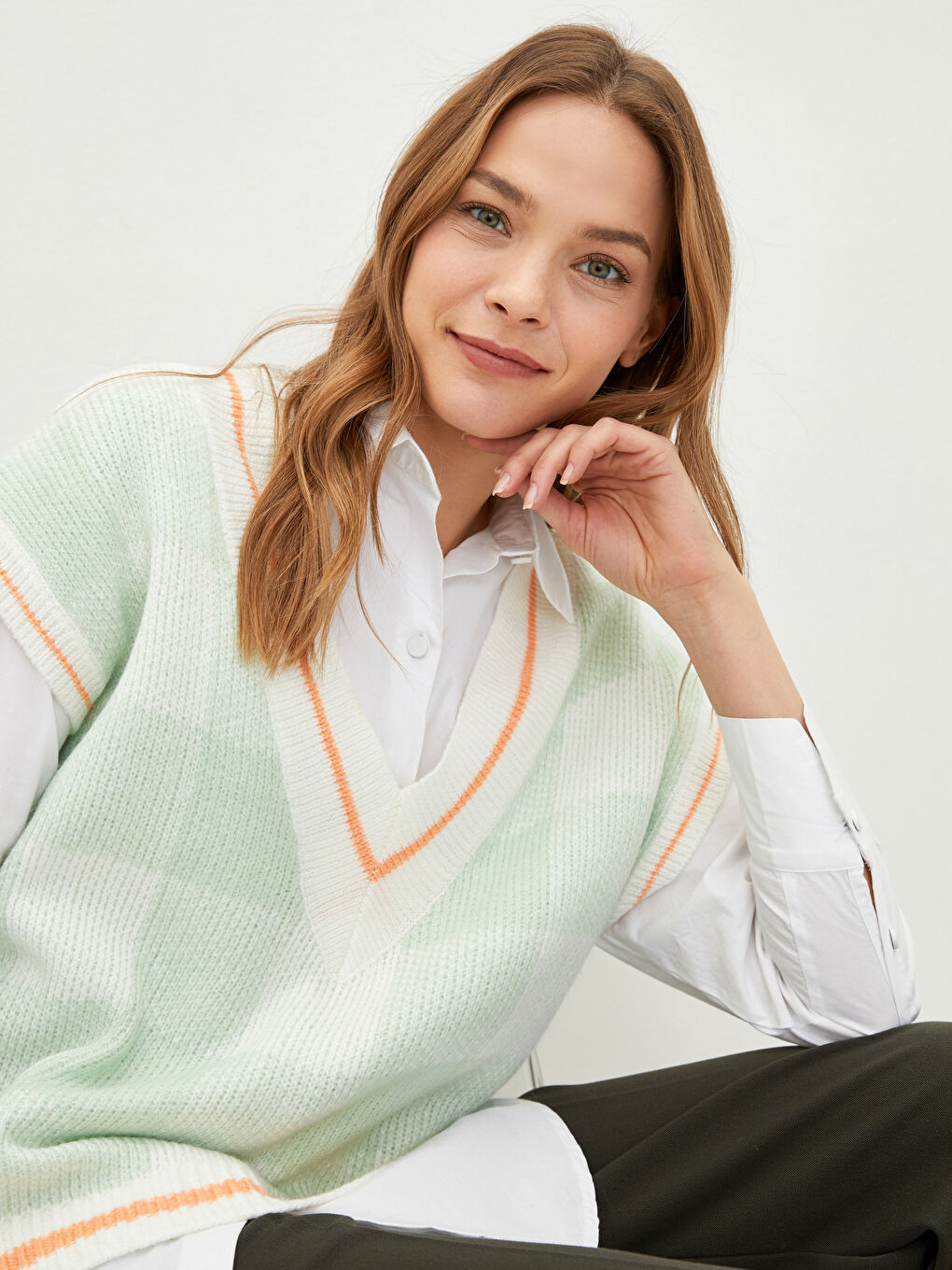 LCWAIKIKI Classic V-Neck Plaid Women's Knitwear Sweater -W1IM42Z8-FYU