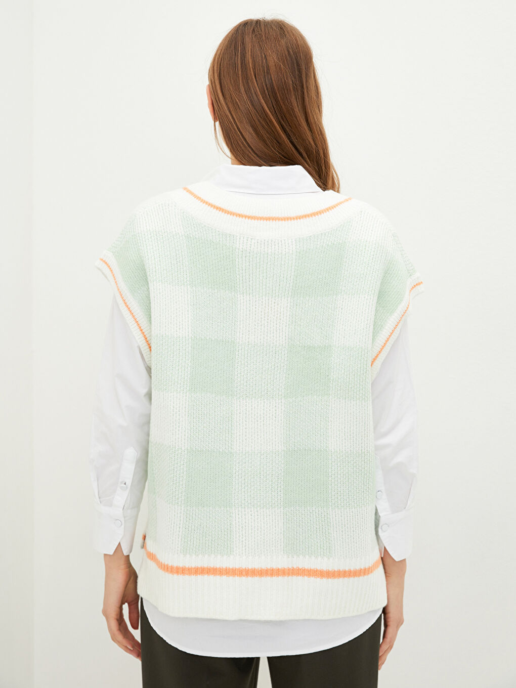 LCWAIKIKI Classic V-Neck Plaid Women's Knitwear Sweater -W1IM42Z8-FYU