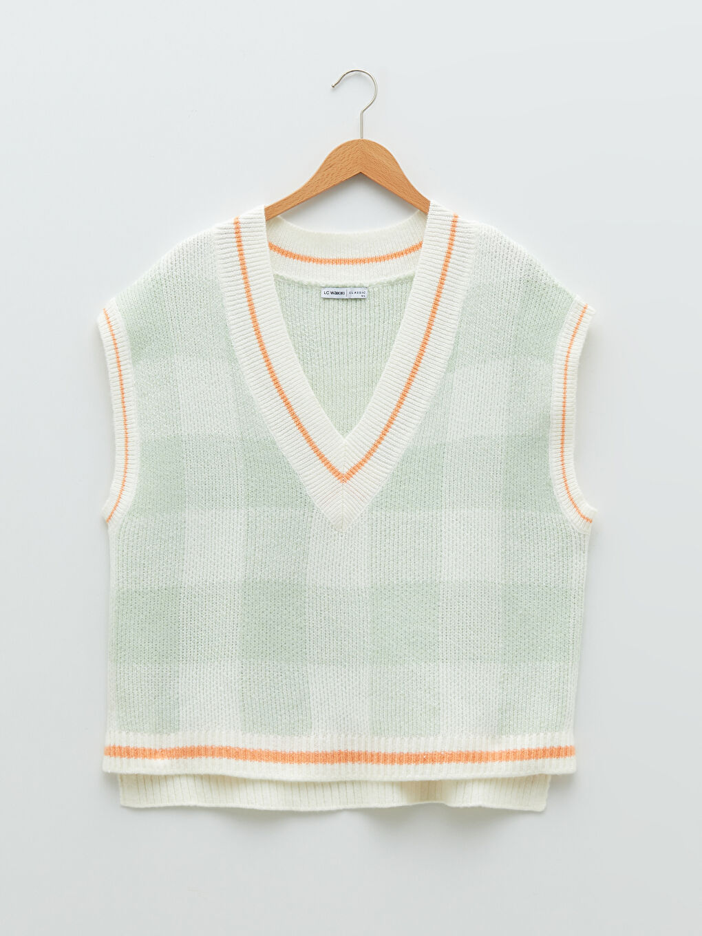 LCWAIKIKI Classic V-Neck Plaid Women's Knitwear Sweater -W1IM42Z8-FYU