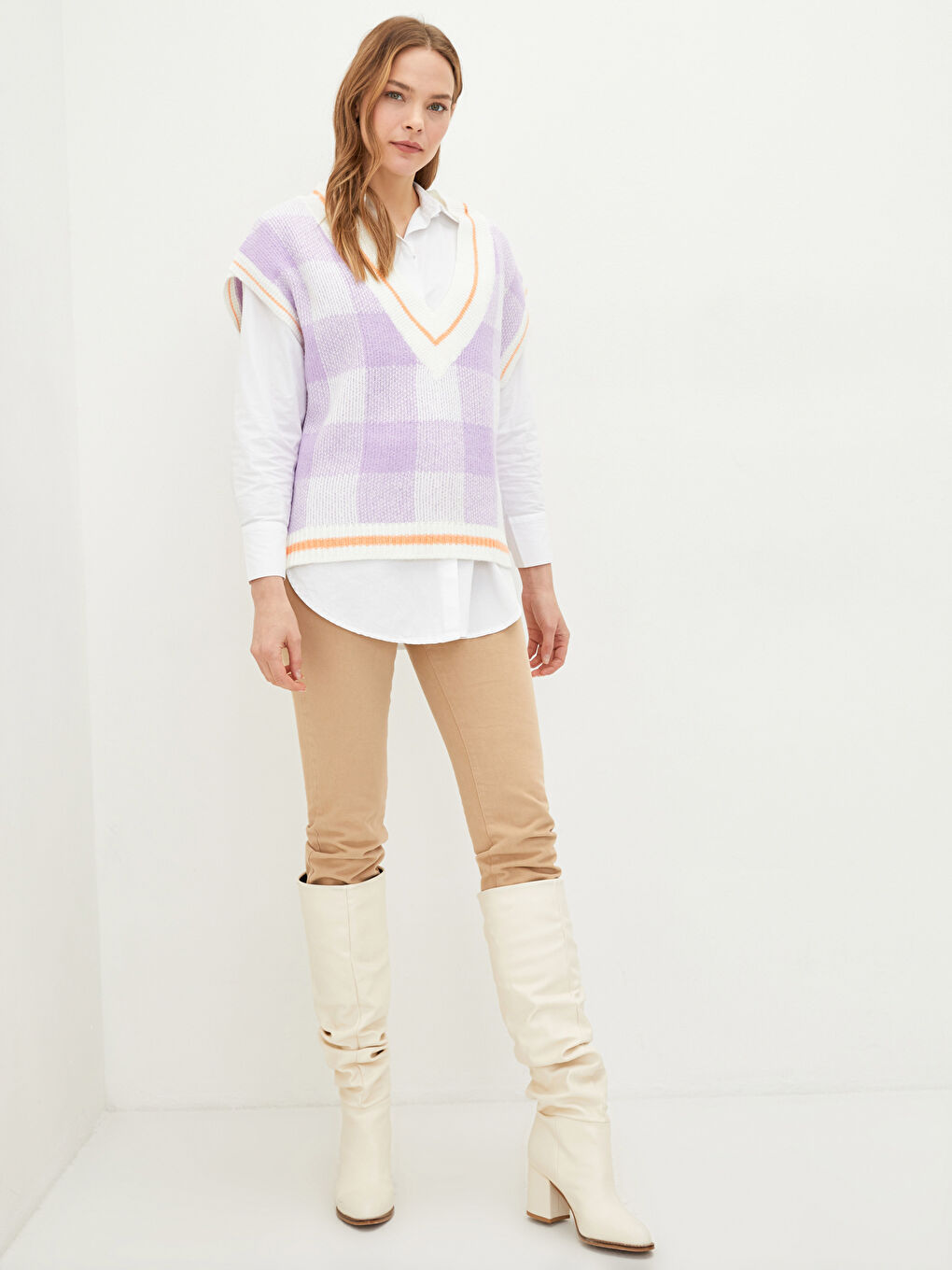 LCWAIKIKI Classic V-Neck Plaid Women's Knitwear Sweater -W1IM42Z8-KYB