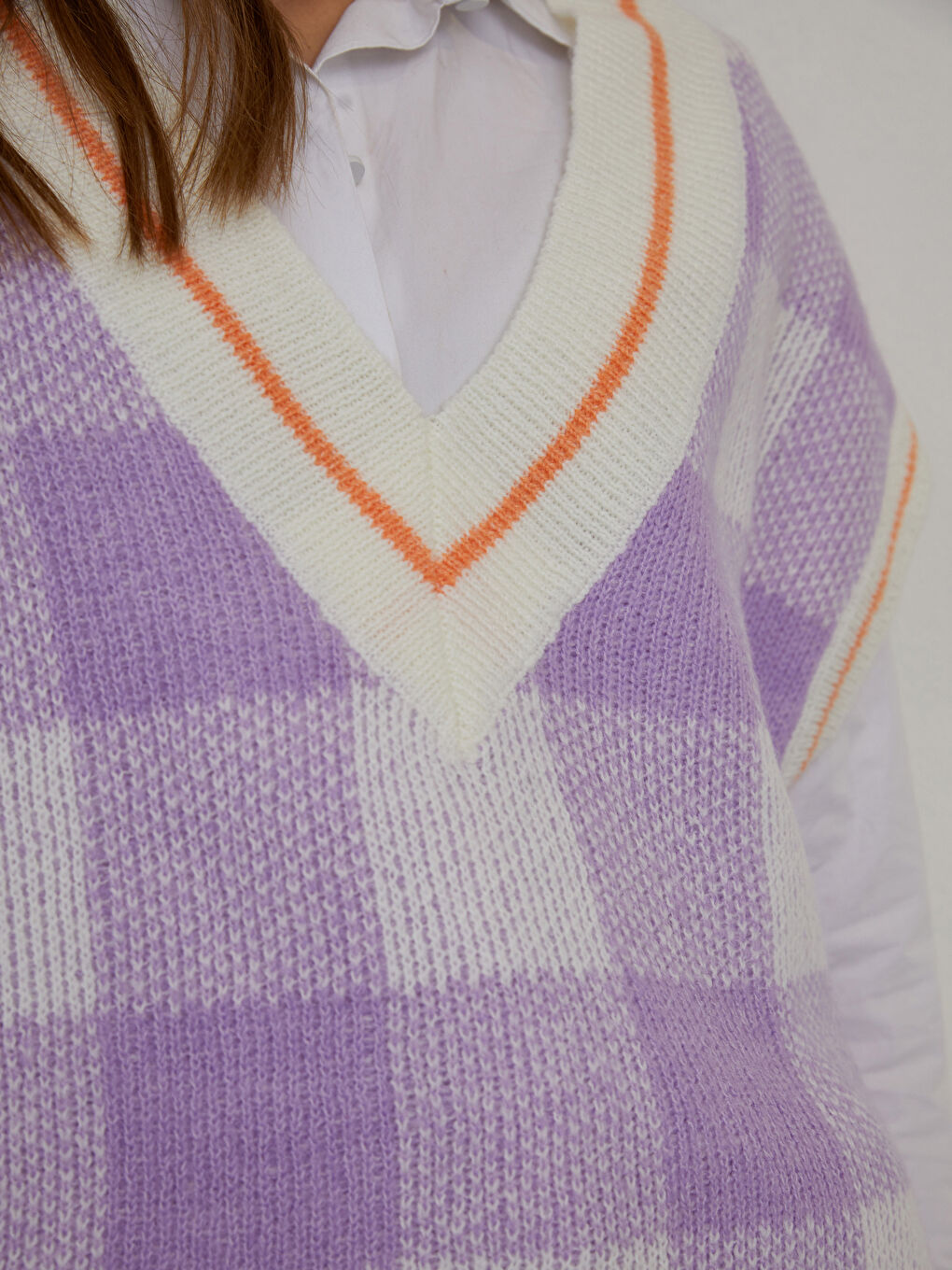 LCWAIKIKI Classic V-Neck Plaid Women's Knitwear Sweater -W1IM42Z8-KYB