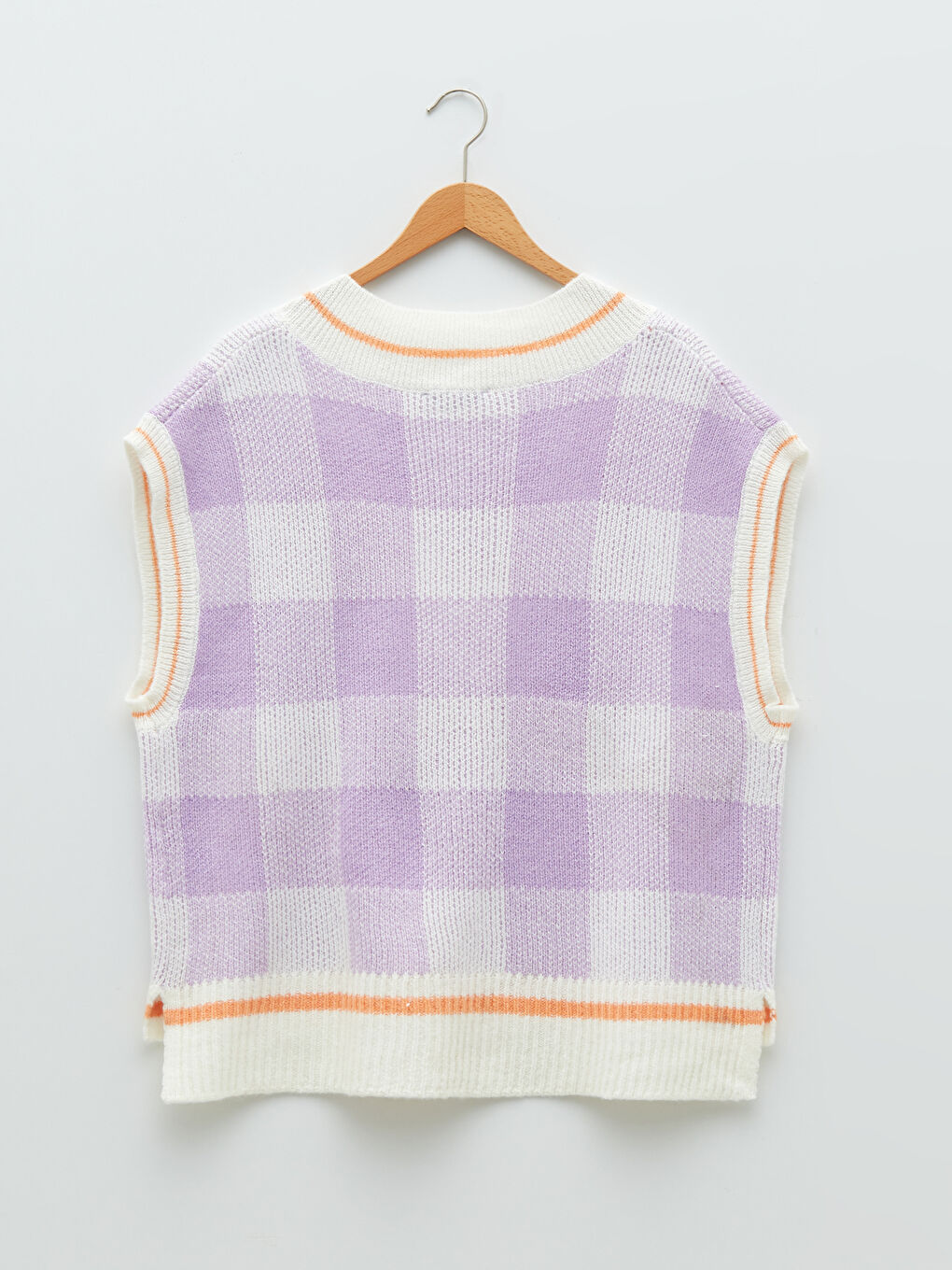 LCWAIKIKI Classic V-Neck Plaid Women's Knitwear Sweater -W1IM42Z8-KYB