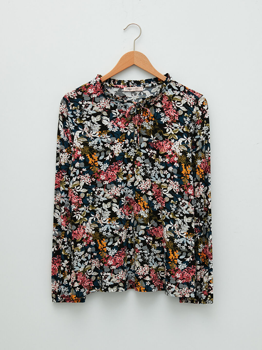 Siyah Bağlamalı Yaka Çiçekli Uzun Kollu Kadın Bluz-5