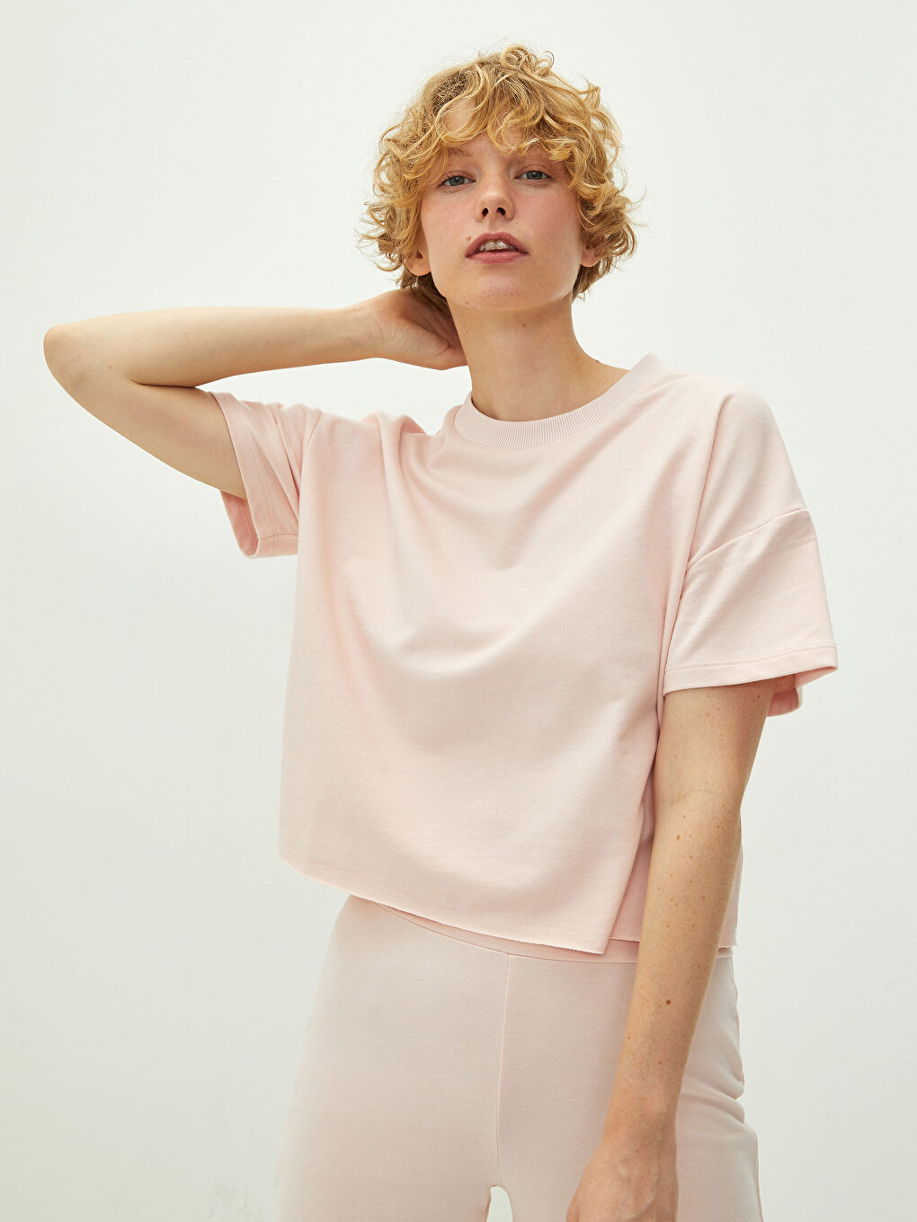 Bisiklet Yaka Düz Kısa Kollu Kadın Tişört