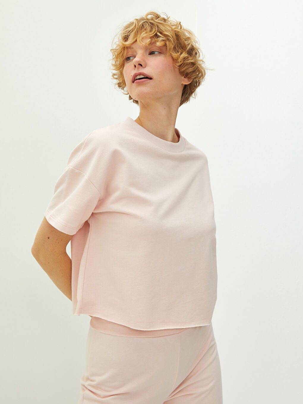 Bisiklet Yaka Düz Kısa Kollu Kadın Tişört-1