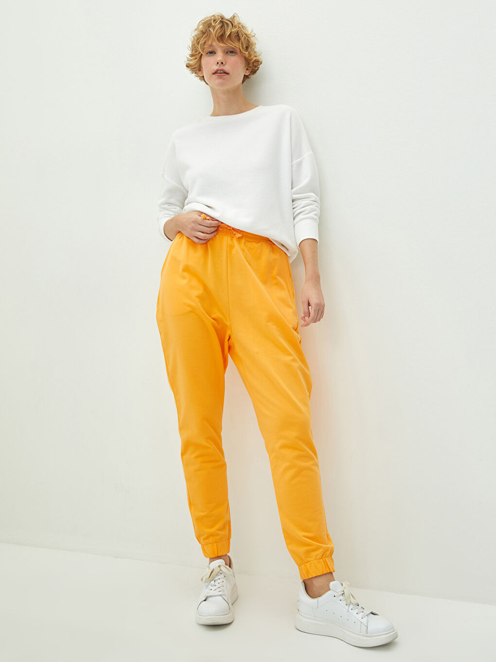 Женские спортивные штаны с эластичной резинкой на талии и карманами-2