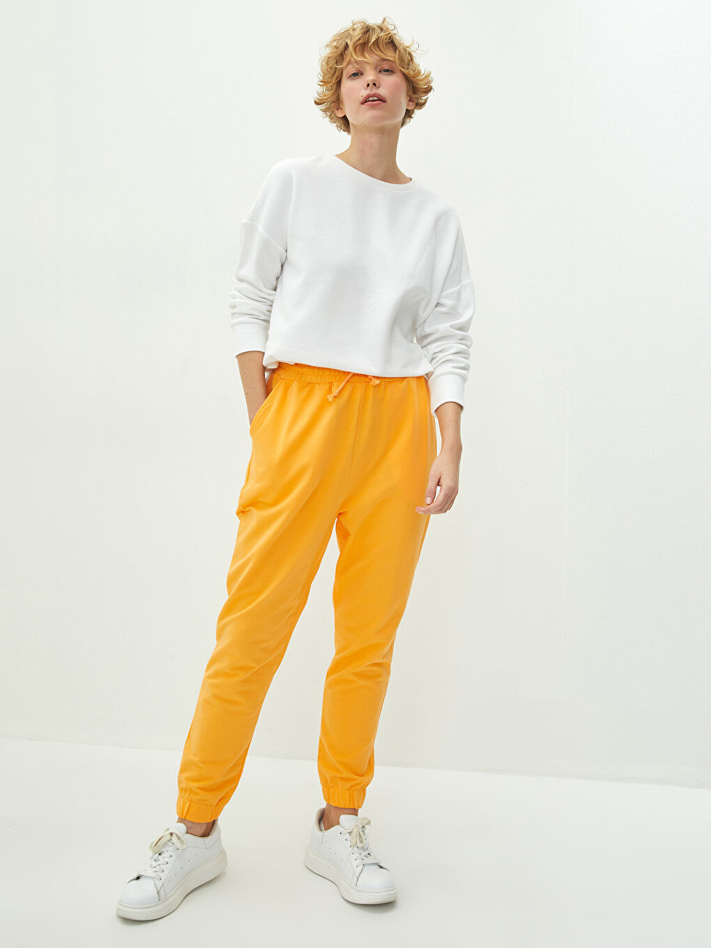 Женские спортивные штаны с эластичной резинкой на талии и карманами-4