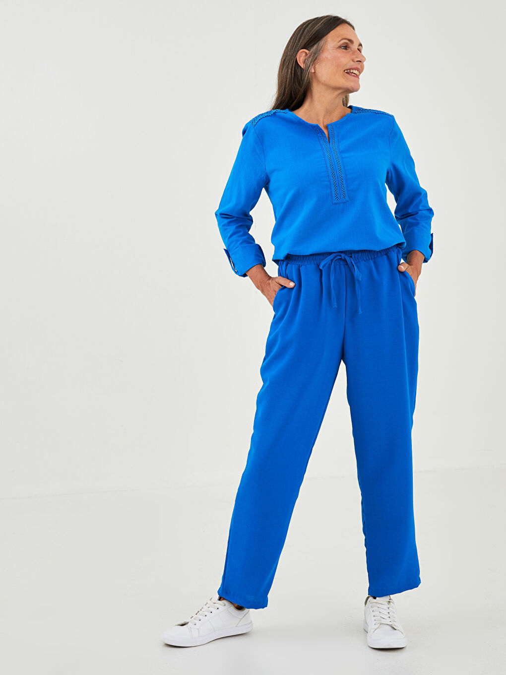 Mavi Beli Lastikli Düz Cep Detaylı Medine İpeği Kumaş Kadın Pantolon-1