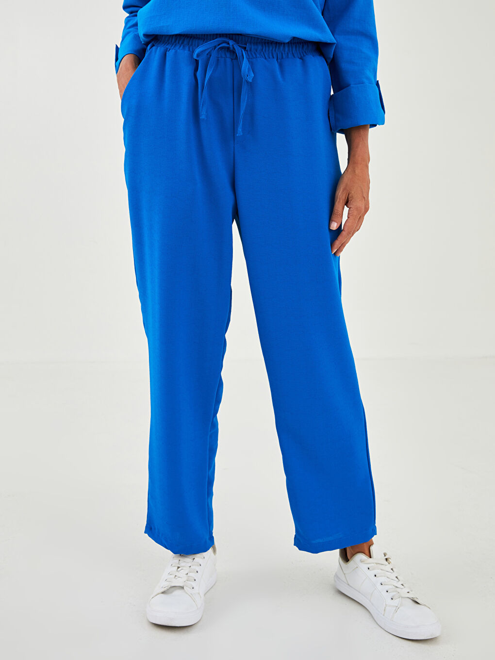 Mavi Beli Lastikli Düz Cep Detaylı Medine İpeği Kumaş Kadın Pantolon-3