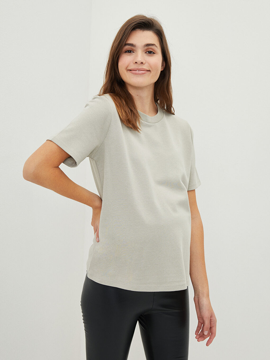 Gri Bisiklet Yaka Düz Kısa Kollu Hamile Tişört-3