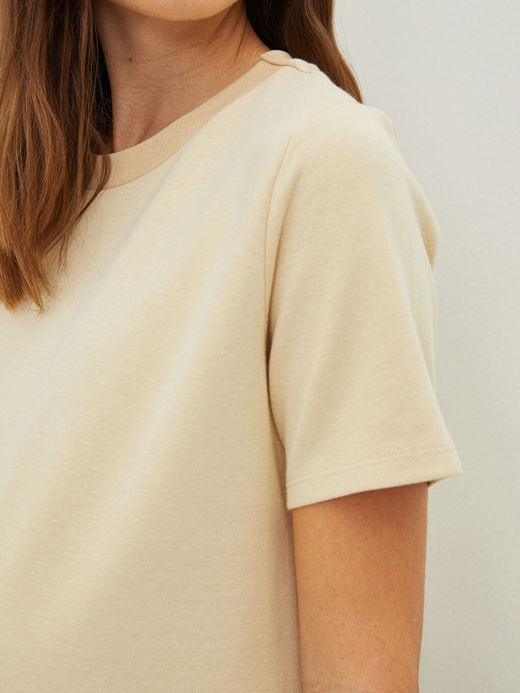 Bej Bisiklet Yaka Düz Kısa Kollu Hamile Tişört-2
