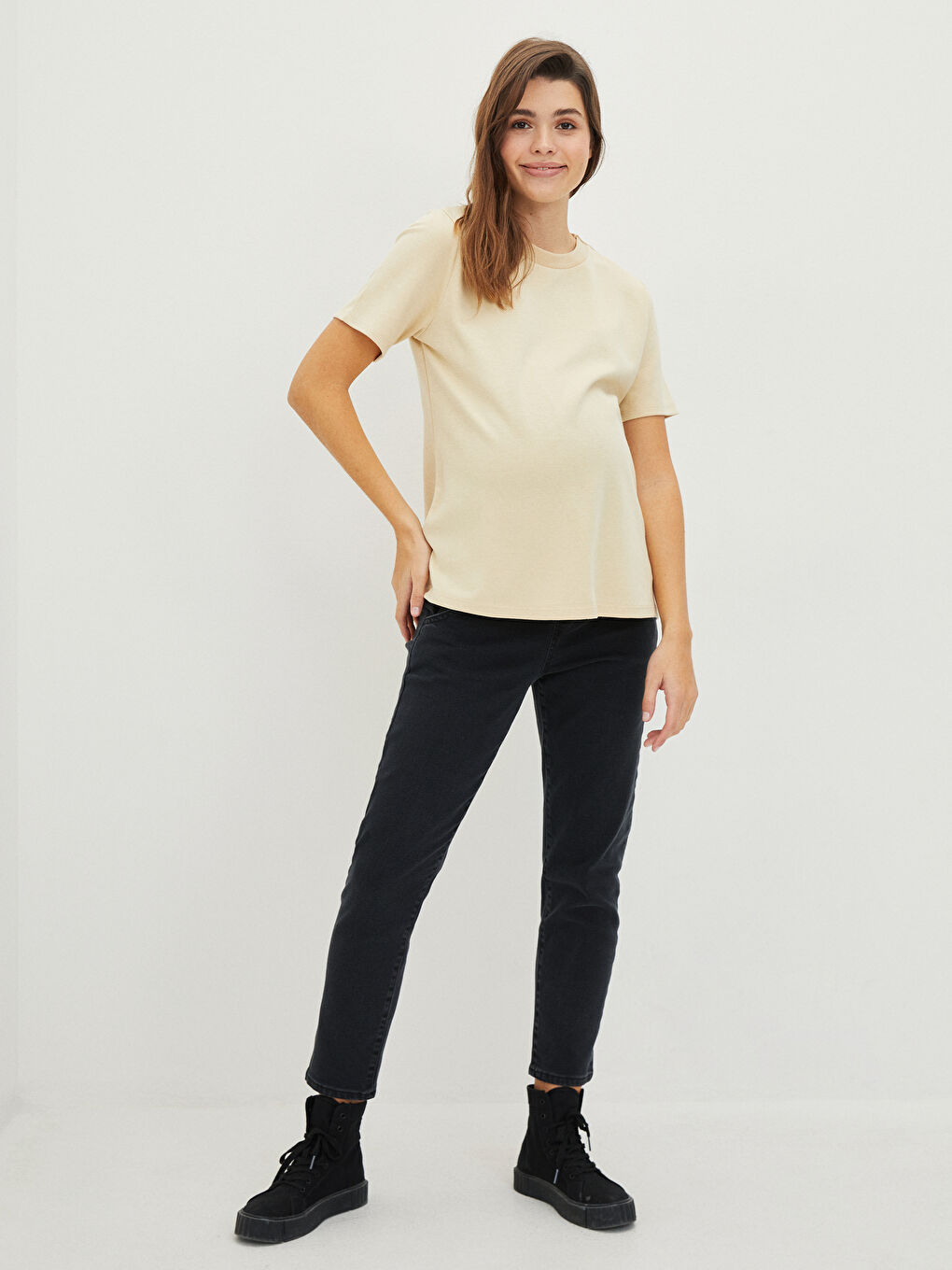 Bej Bisiklet Yaka Düz Kısa Kollu Hamile Tişört-3