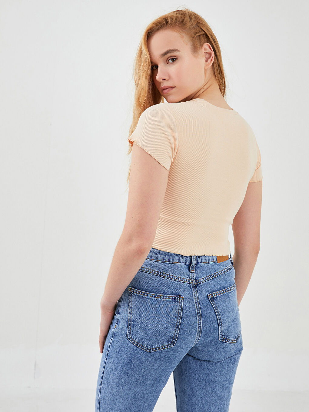 Bej Bisiklet Yaka Baskılı Kısa Kollu Kadın Crop-4