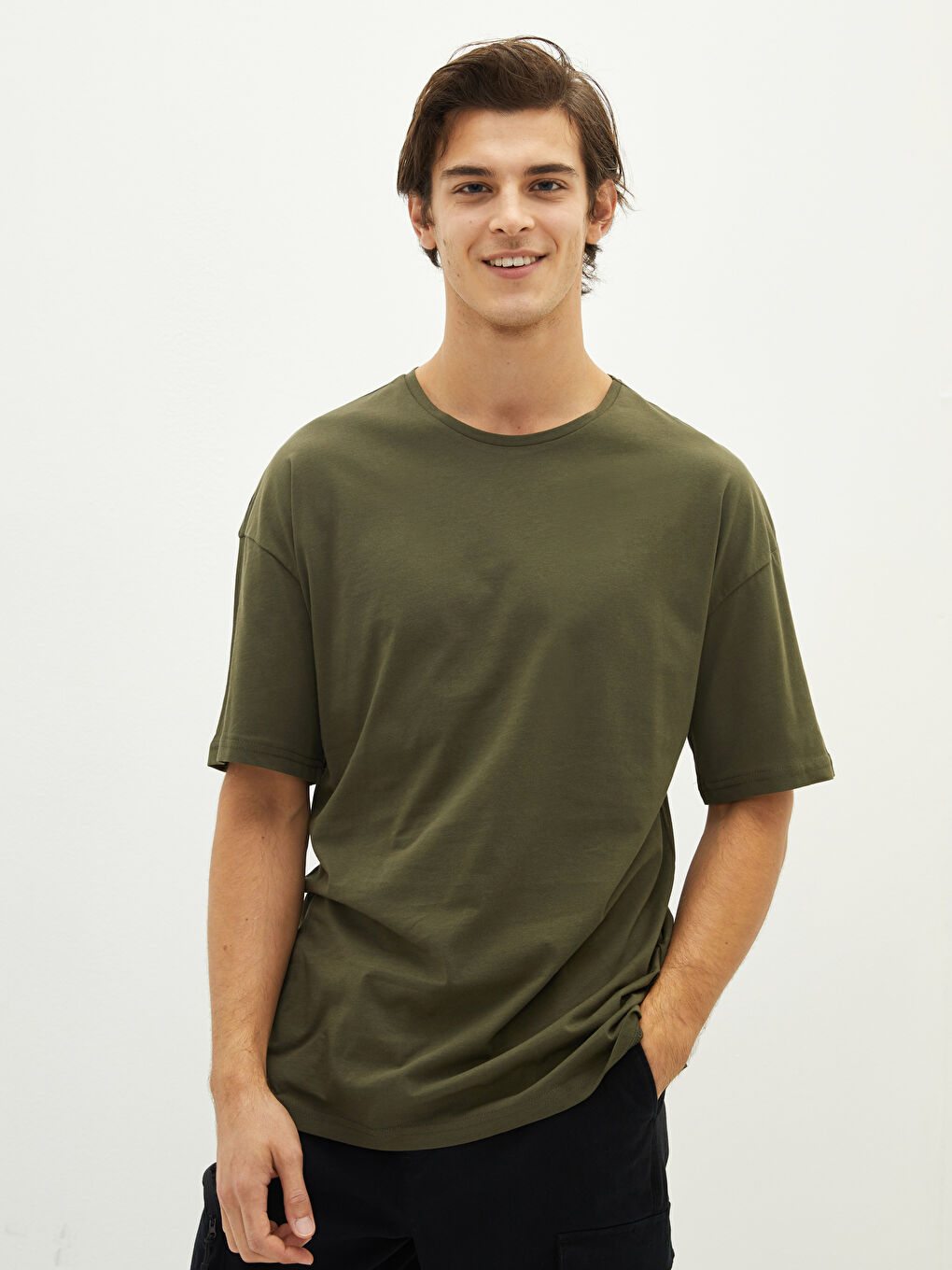 Haki Bisiklet Yaka Kısa Kollu Basic Penye Erkek Tişört-1