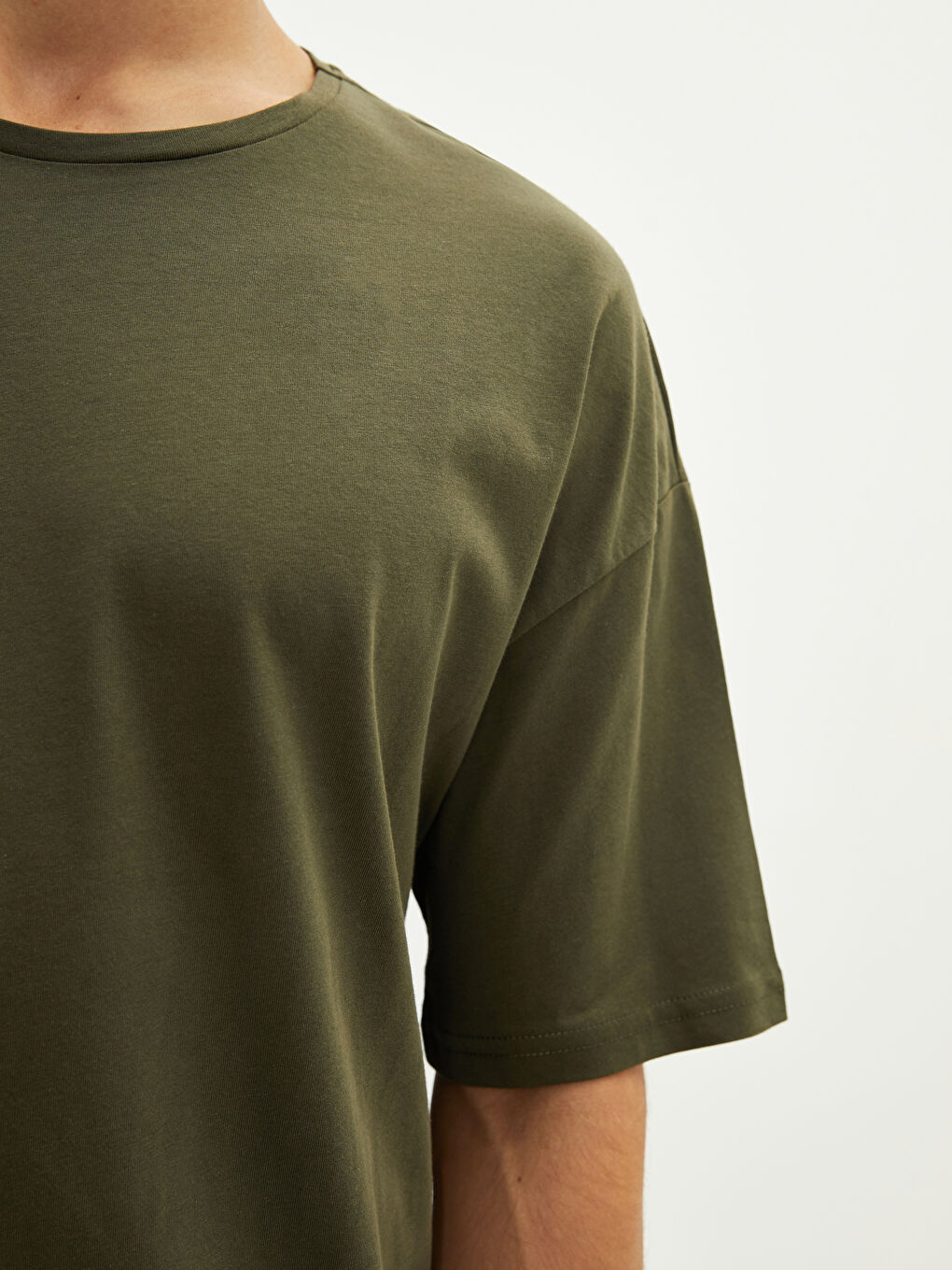 Haki Bisiklet Yaka Kısa Kollu Basic Penye Erkek Tişört-3