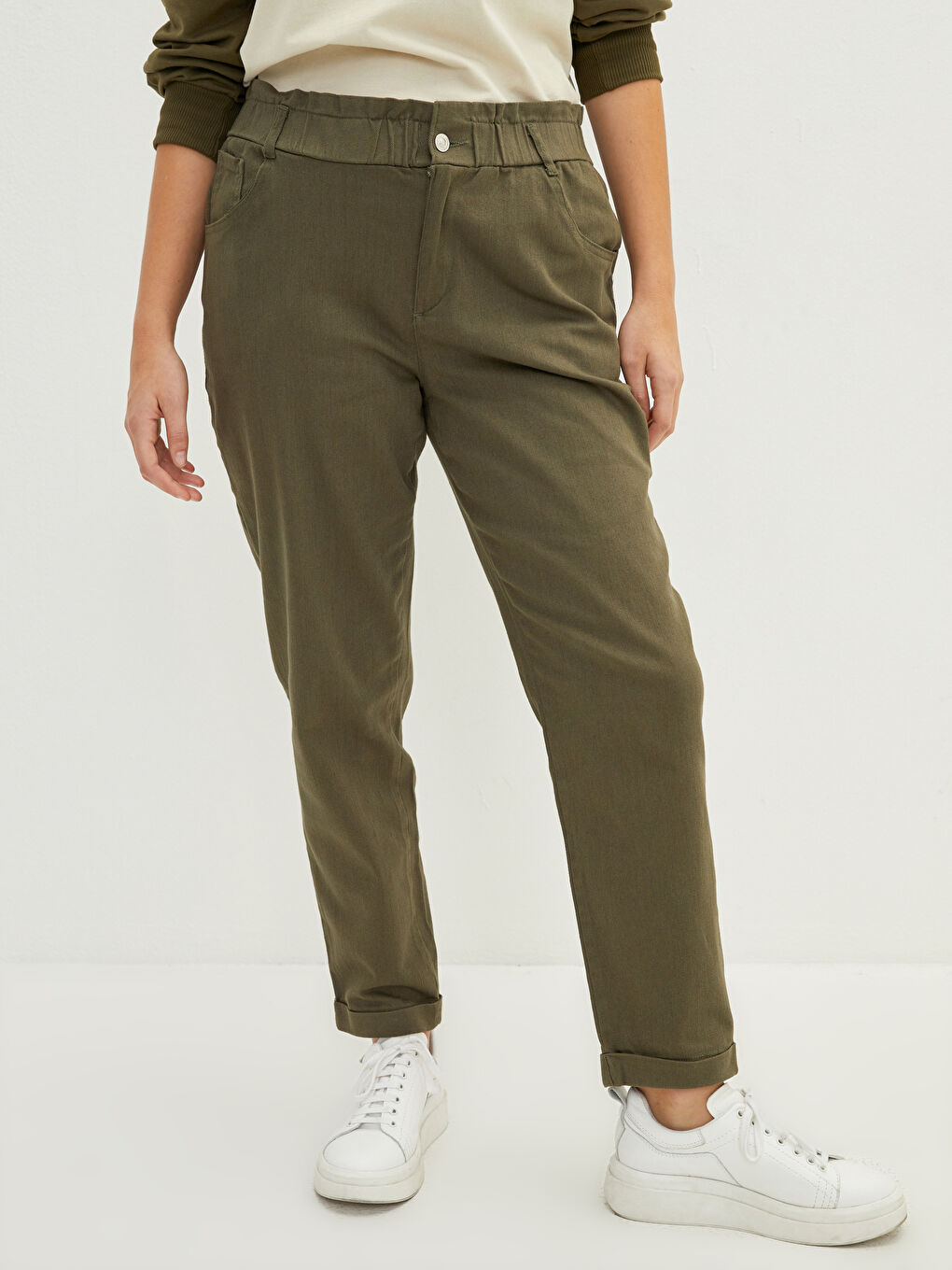 Pantalon Carotte pour Femmes Grande Taille Taille Élastique Coupe Standard Droit avec Poches Détailées-3