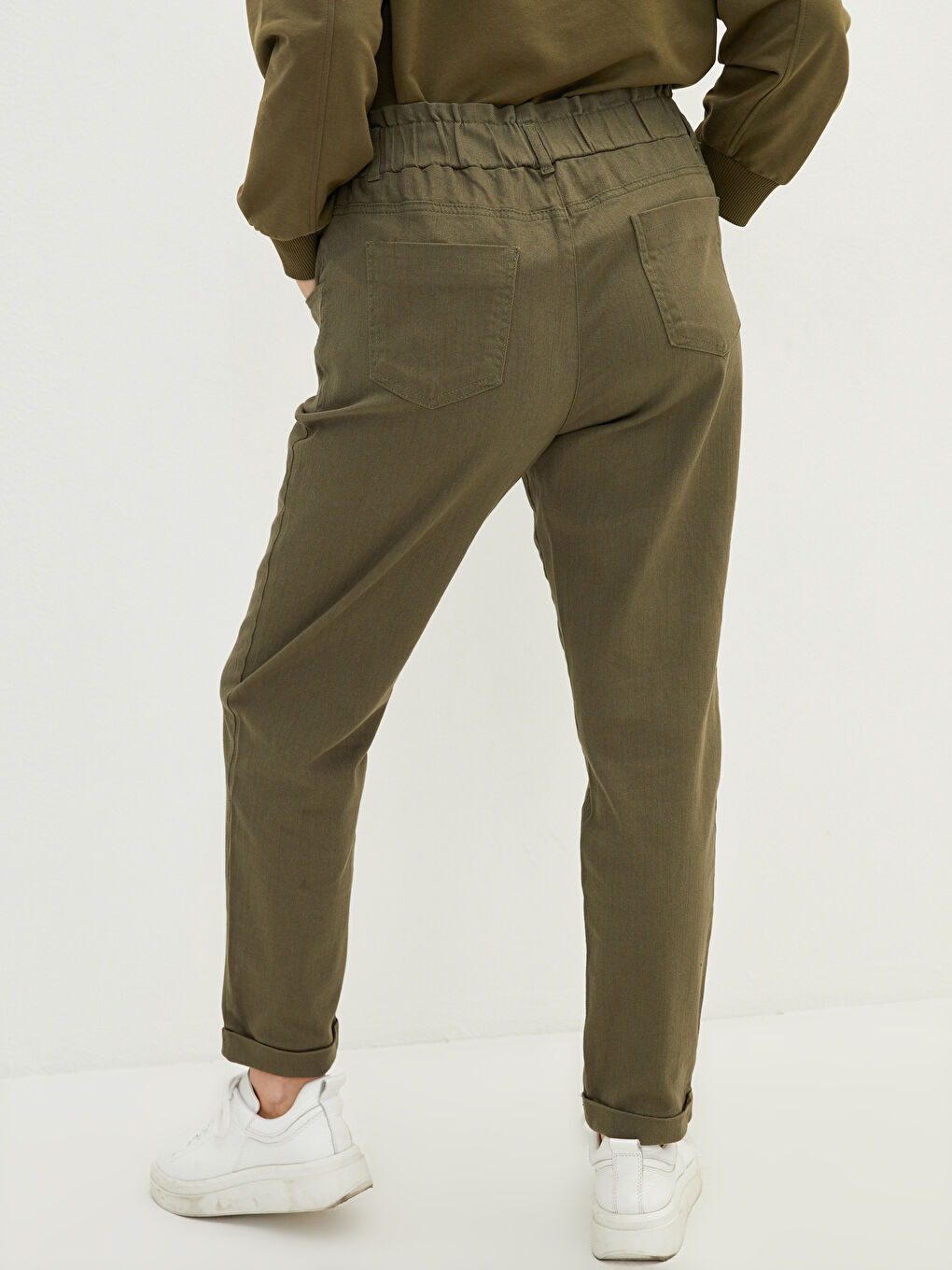 Pantalon Carotte pour Femmes Grande Taille Taille Élastique Coupe Standard Droit avec Poches Détailées-4