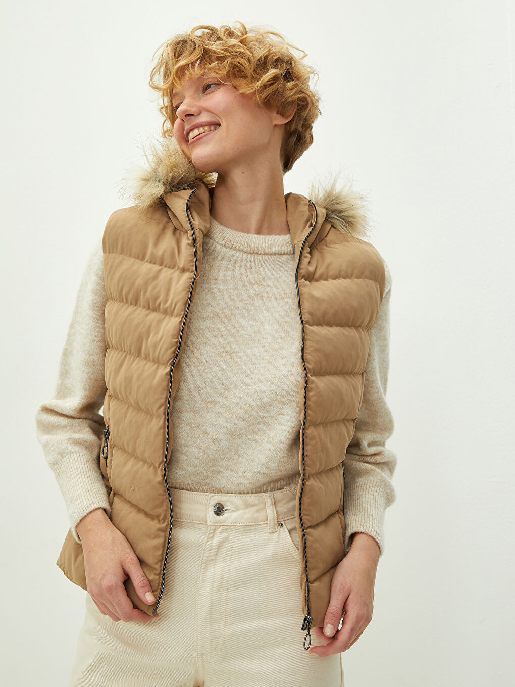 Bej Kadın Kapüşonlu Düz Şişme Yelek