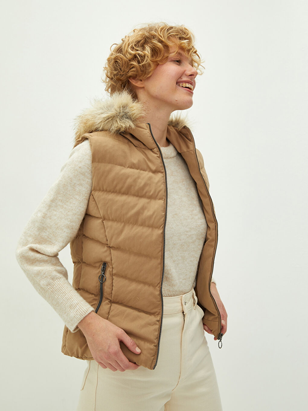 Bej Kadın Kapüşonlu Düz Şişme Yelek-1