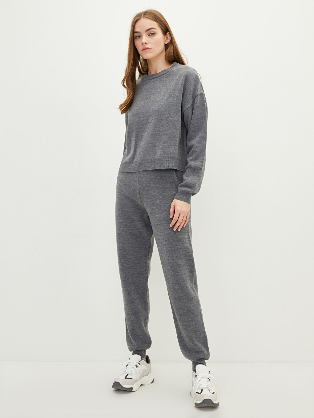 كنزة صوفية برقبة دائرية سادة بأكمام طويلة للسيدات-1