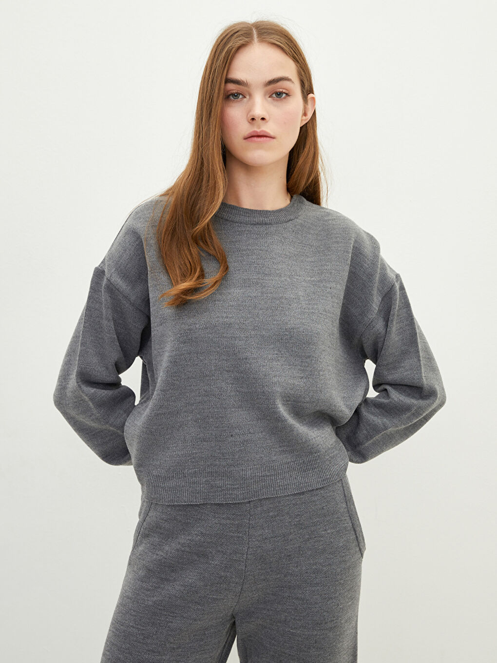 كنزة صوفية برقبة دائرية سادة بأكمام طويلة للسيدات-2