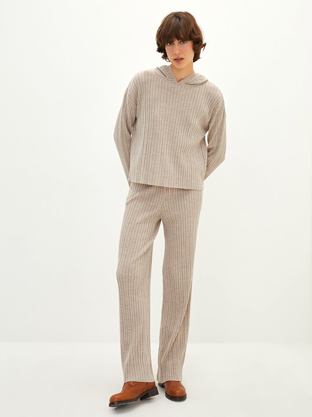 Bej Yüksek Bel Standart Fit İspanyol Paça Kadın Triko Pantolon-1