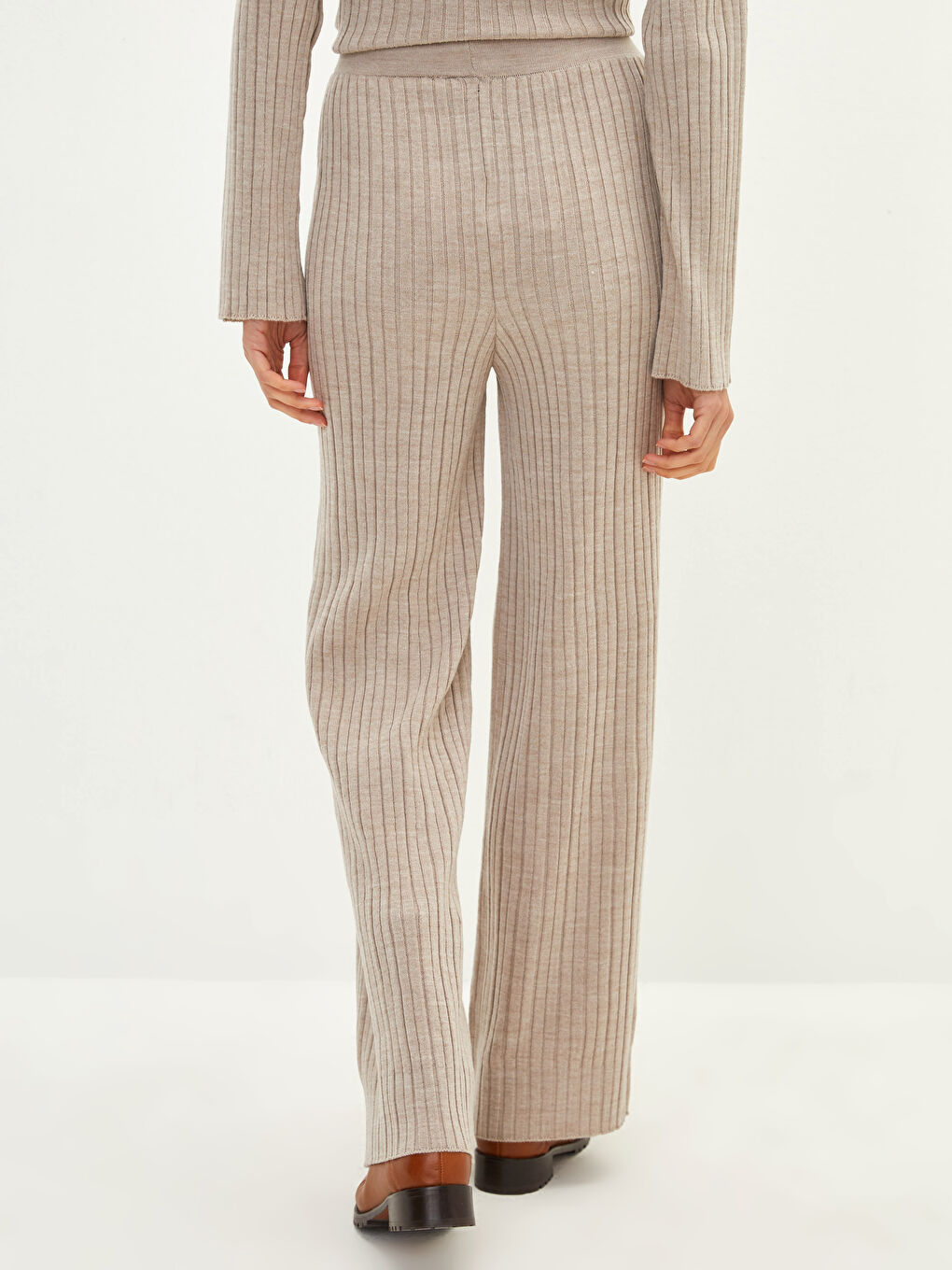 Bej Yüksek Bel Standart Fit İspanyol Paça Kadın Triko Pantolon-4
