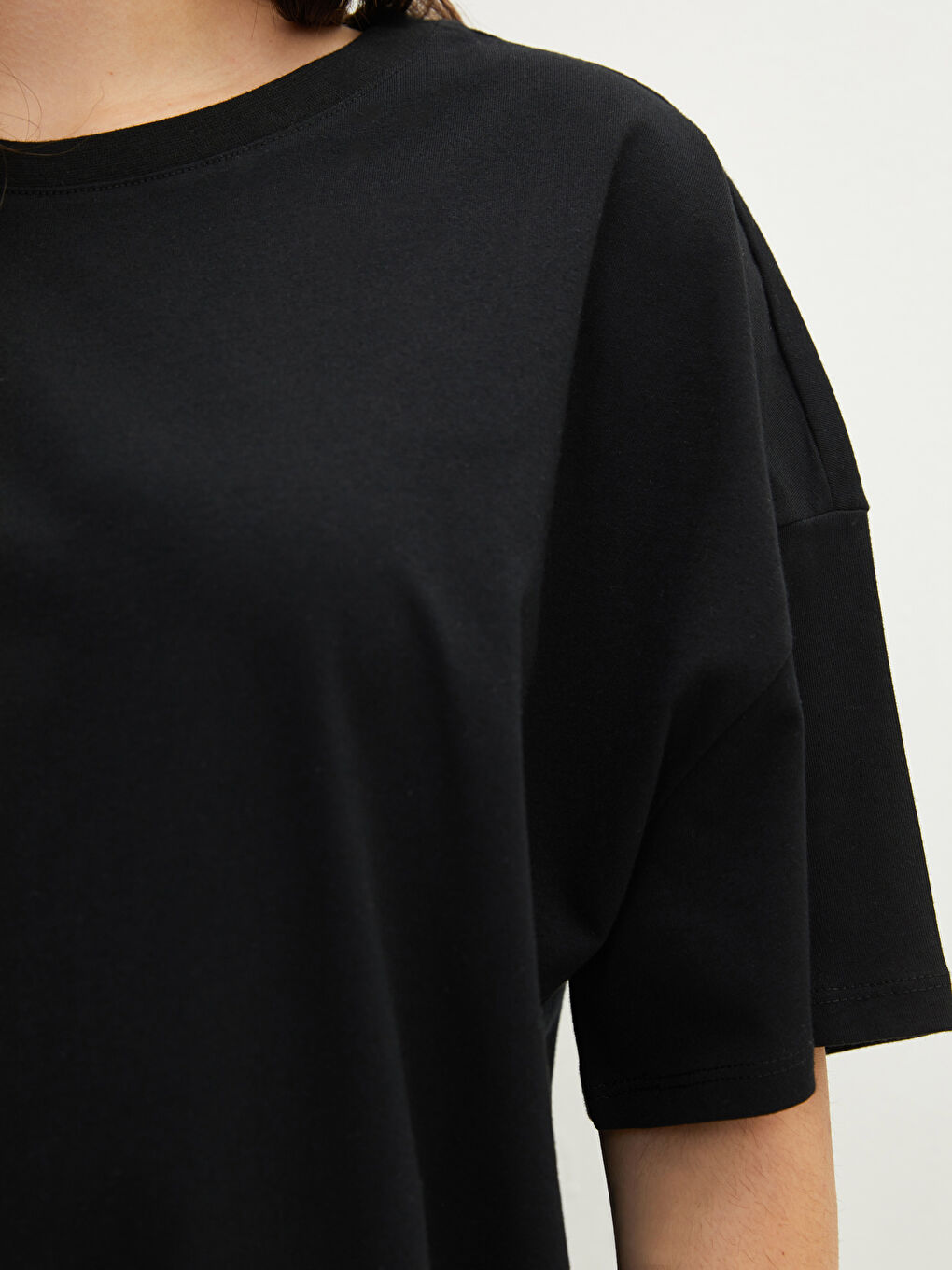 Siyah Büyük Beden Bisiklet Yaka Düz Kısa Kollu Pamuklu Kadın Tişört-5