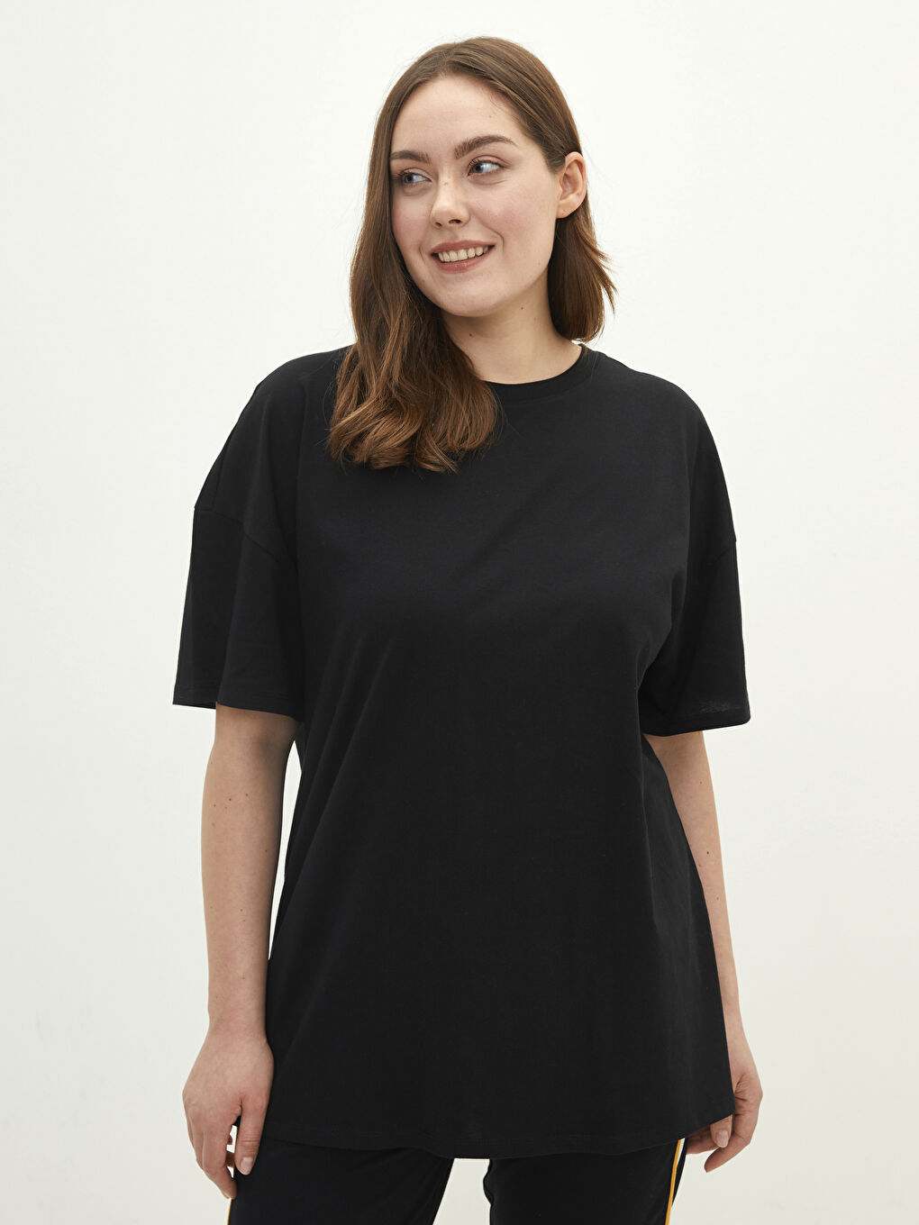 Siyah Büyük Beden Bisiklet Yaka Düz Kısa Kollu Pamuklu Kadın Tişört