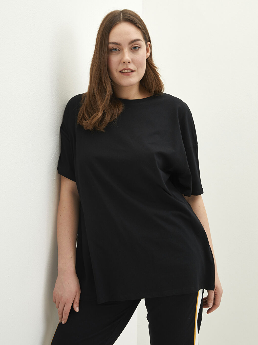 Siyah Büyük Beden Bisiklet Yaka Düz Kısa Kollu Pamuklu Kadın Tişört-2