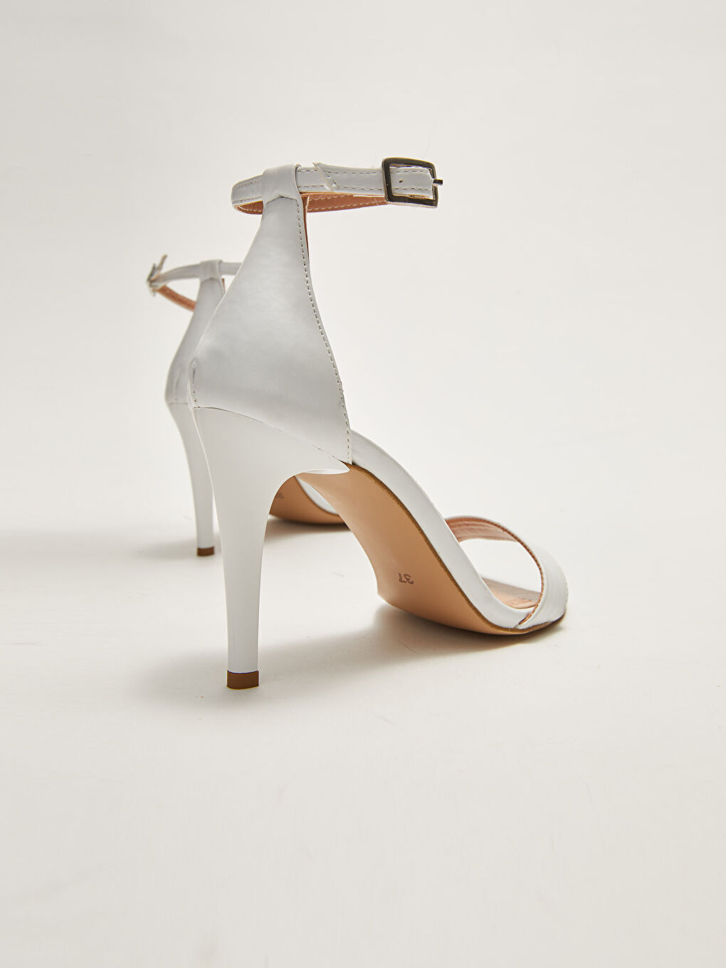 Beyaz Deri Görünümlü Toka Detaylı Kadın Topuklu Ayakkabı-3