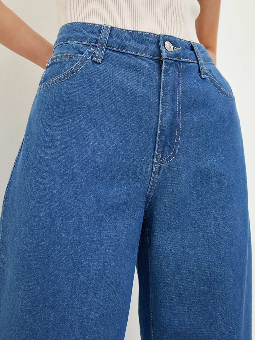 İndigo Kadın Standart Fit Cep Detaylı Düz Jean Pantolon-2