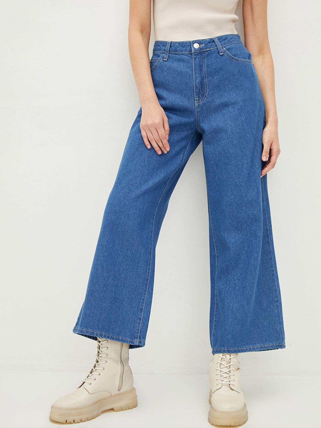 İndigo Kadın Standart Fit Cep Detaylı Düz Jean Pantolon-3