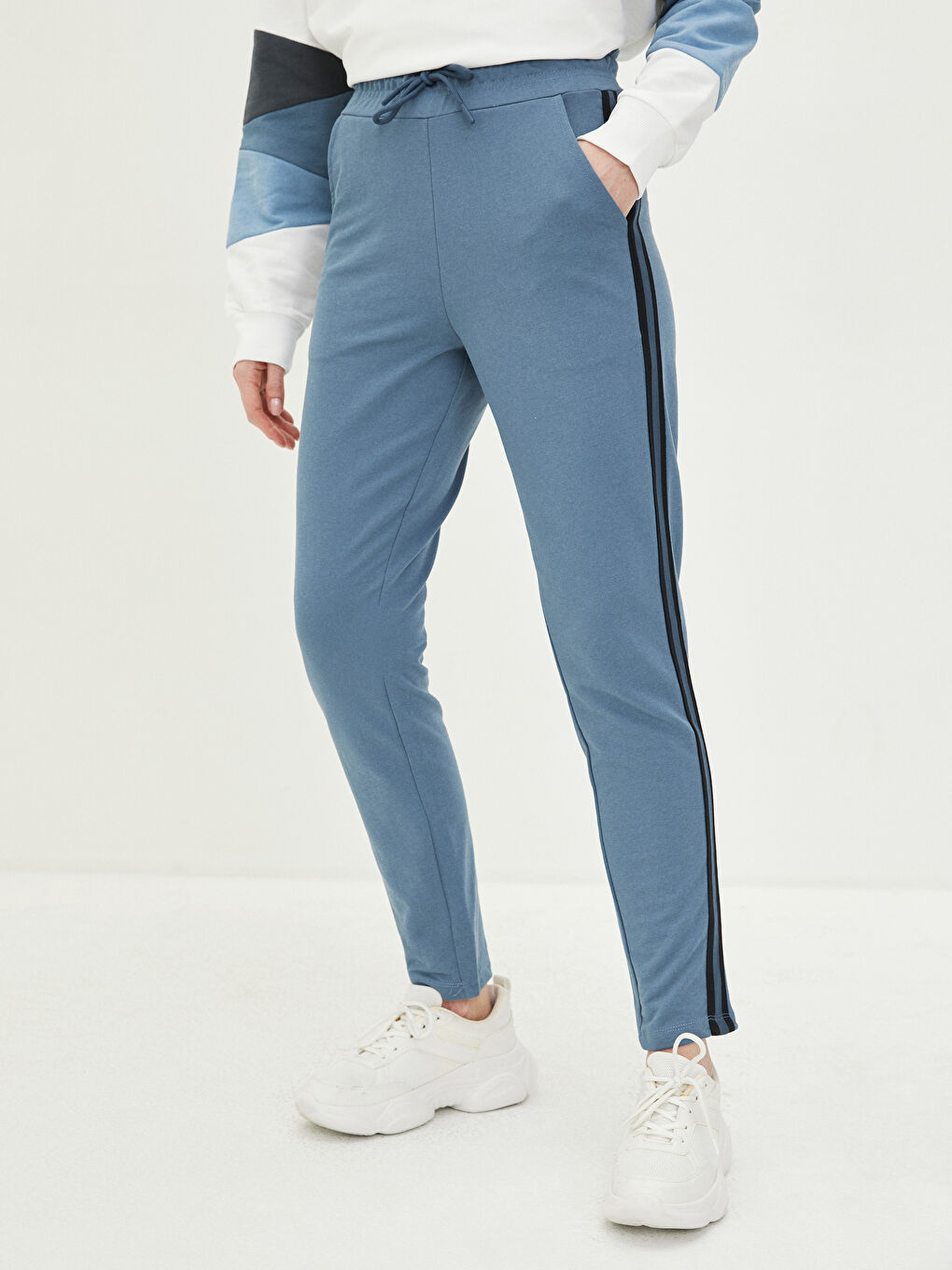 İndigo Beli Lastikli Düz Şerit Detaylı Kadın Eşofman Altı-1