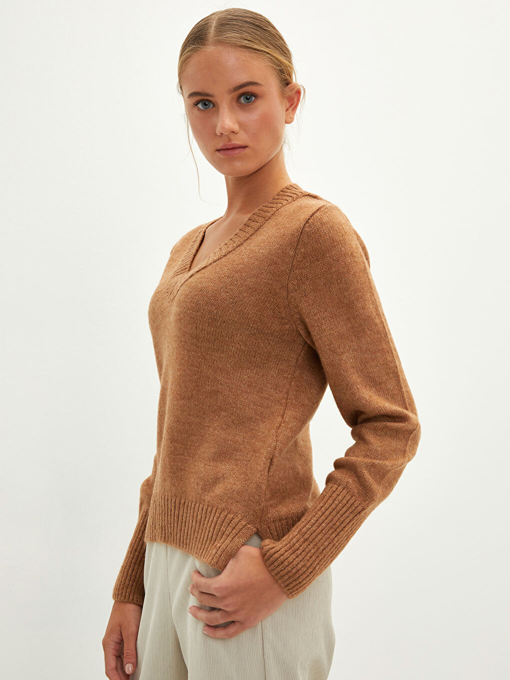 Bej V Yaka Düz Uzun Kollu Kadın Triko Kazak-1