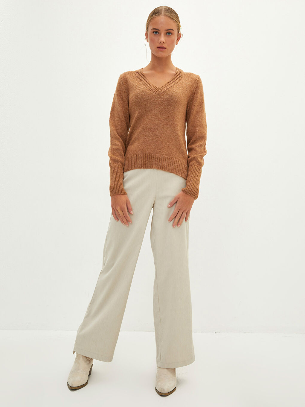 Bej V Yaka Düz Uzun Kollu Kadın Triko Kazak-3