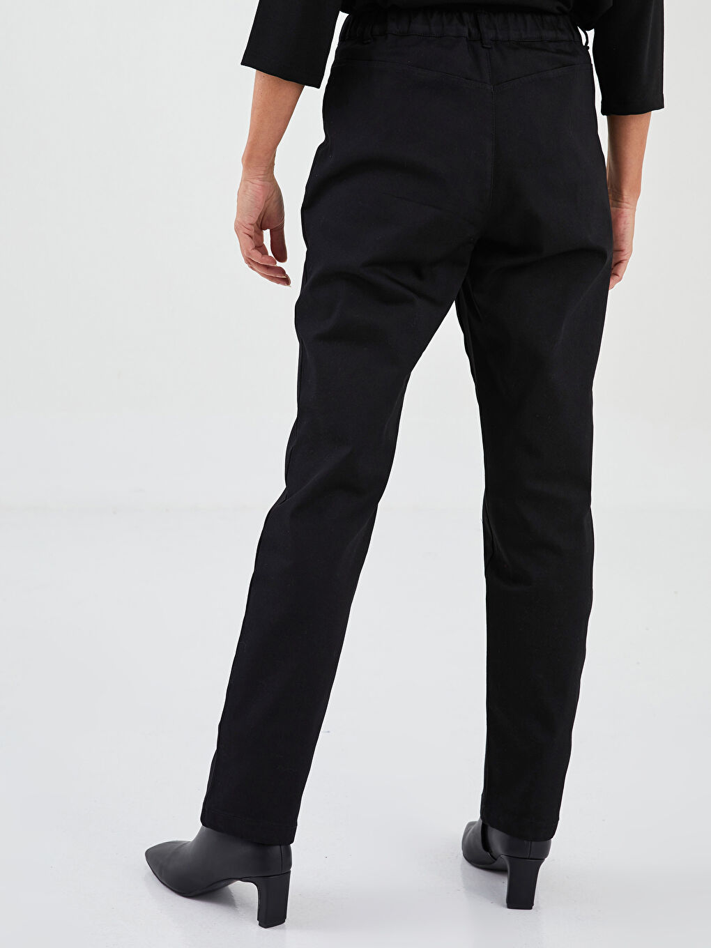 Брюки Женские из Габардина Прямого Кроя с Карманами, Эластичной Талией и Узким Покроем-4