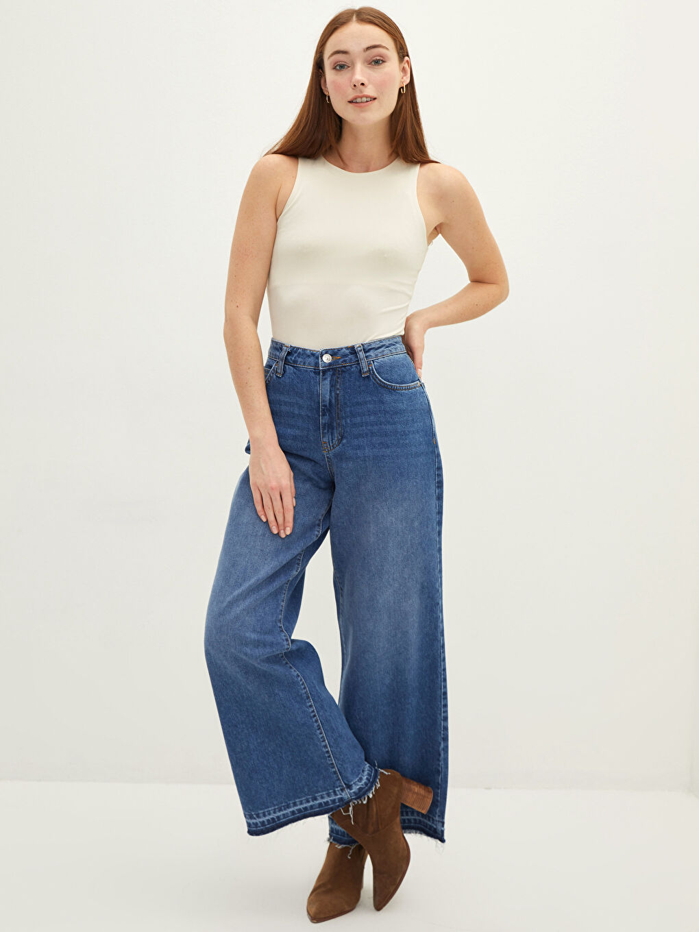 Bej Bisiklet Yaka Düz Kolsuz Çıt Çıtlı Kadın Bodysuit-3