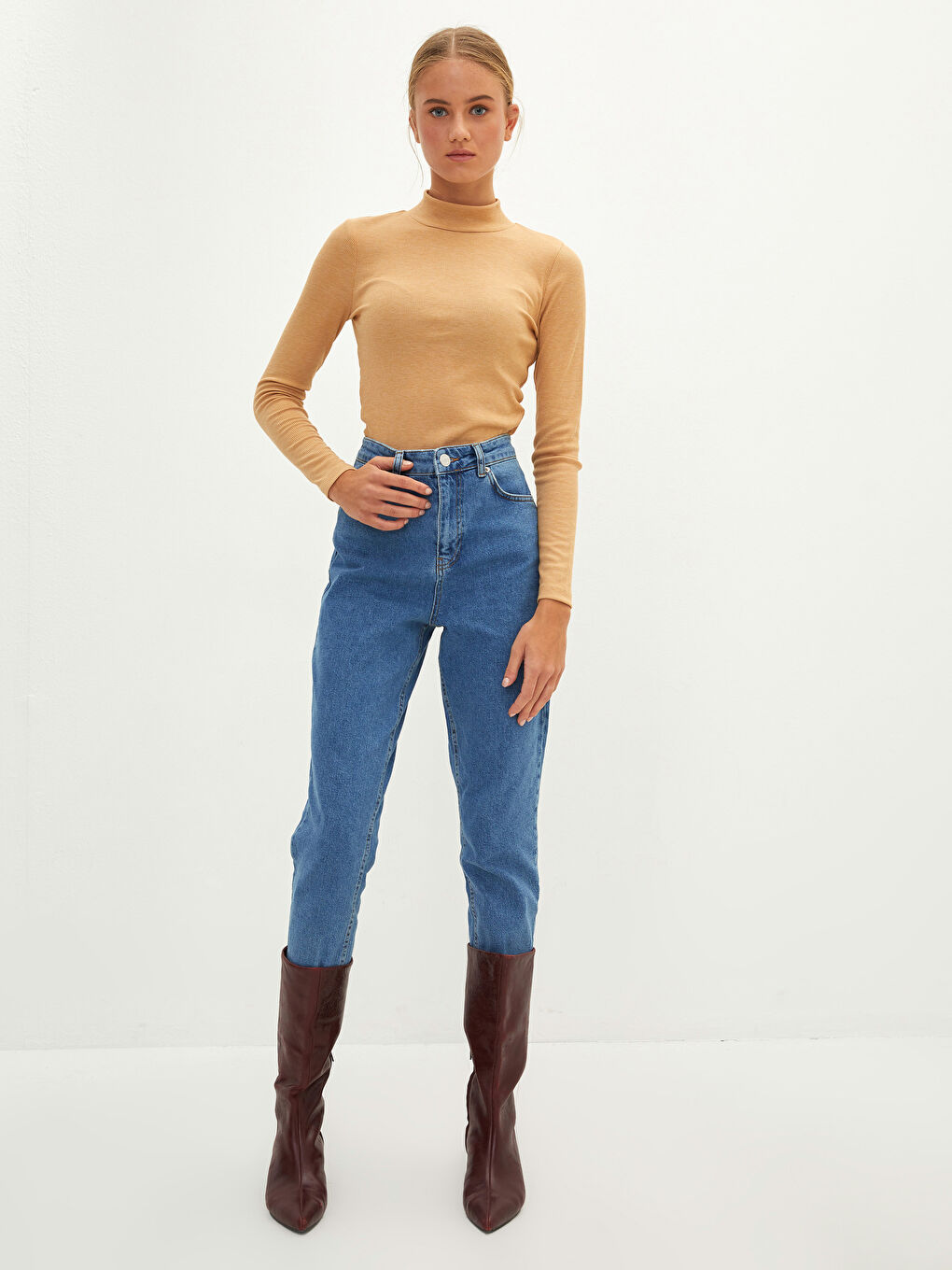 Bej Dik Yaka Düz Uzun Kollu Kadın Tişört-3